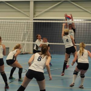 Dubbel verlies voor Dames 9