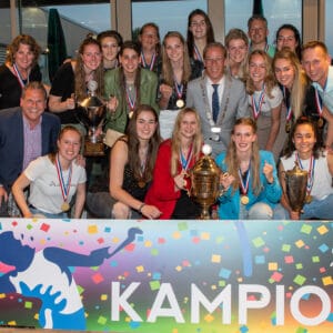 Afscheid en huldiging voor Dames 1