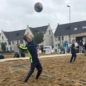 15 teams in nat regio beachtoernooi