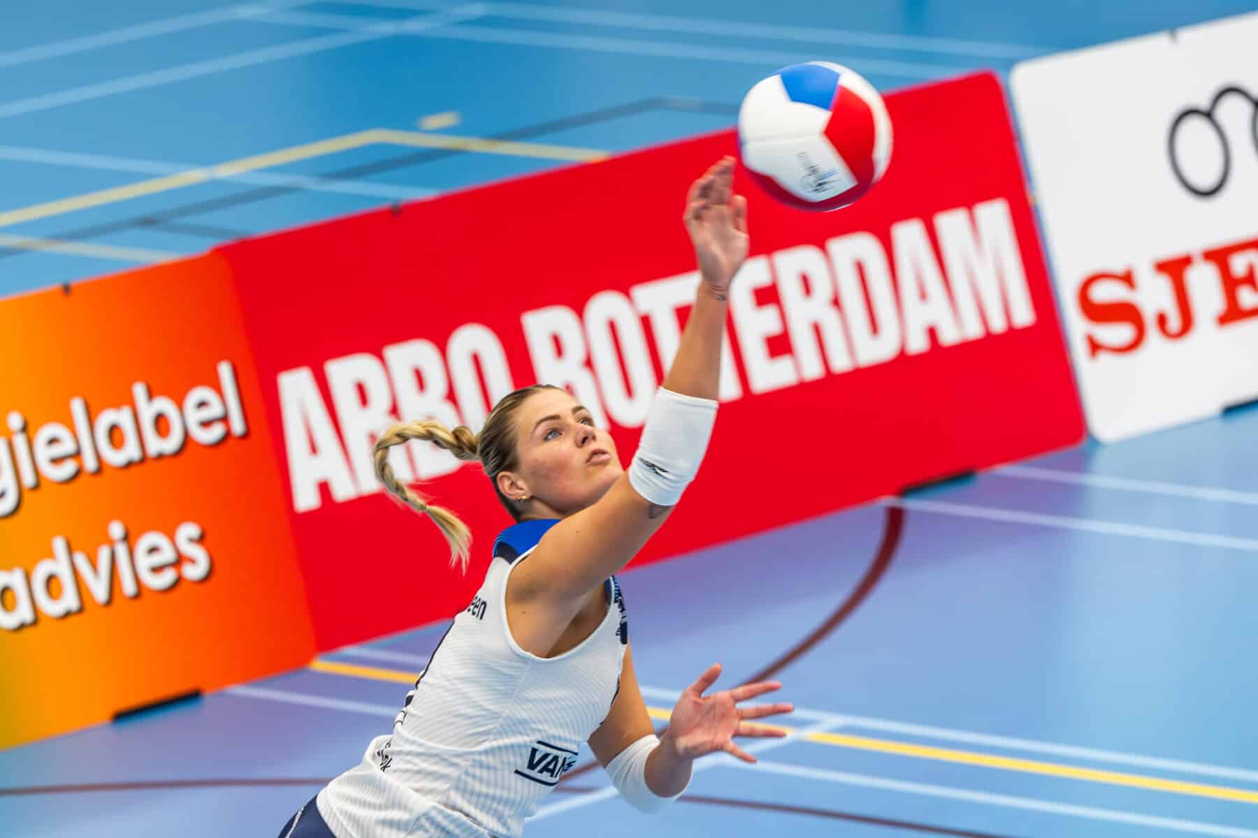 Dames 1 pakt felbevochten winst